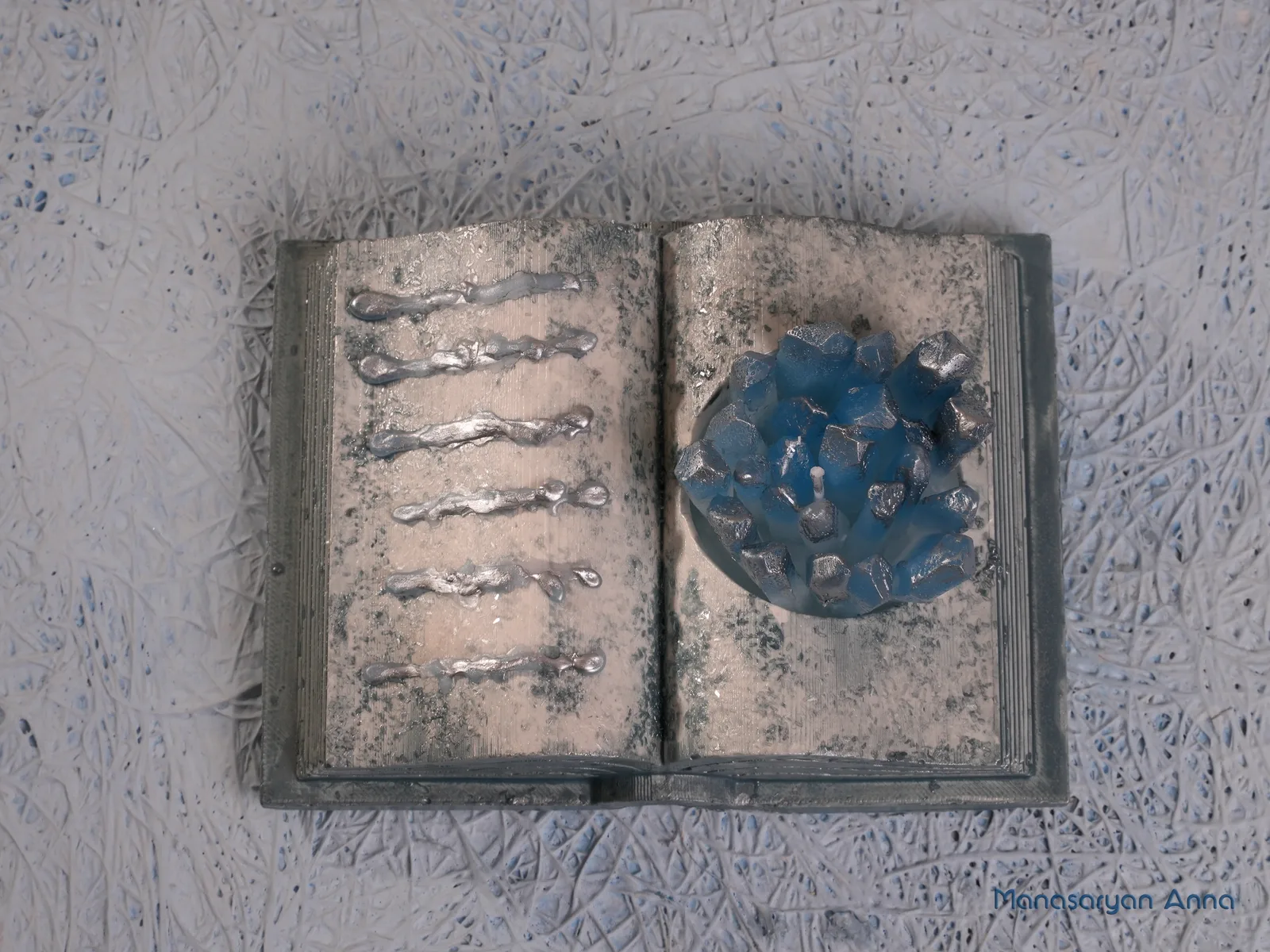 Кристаллы в книге гипсовой — ракурс 4